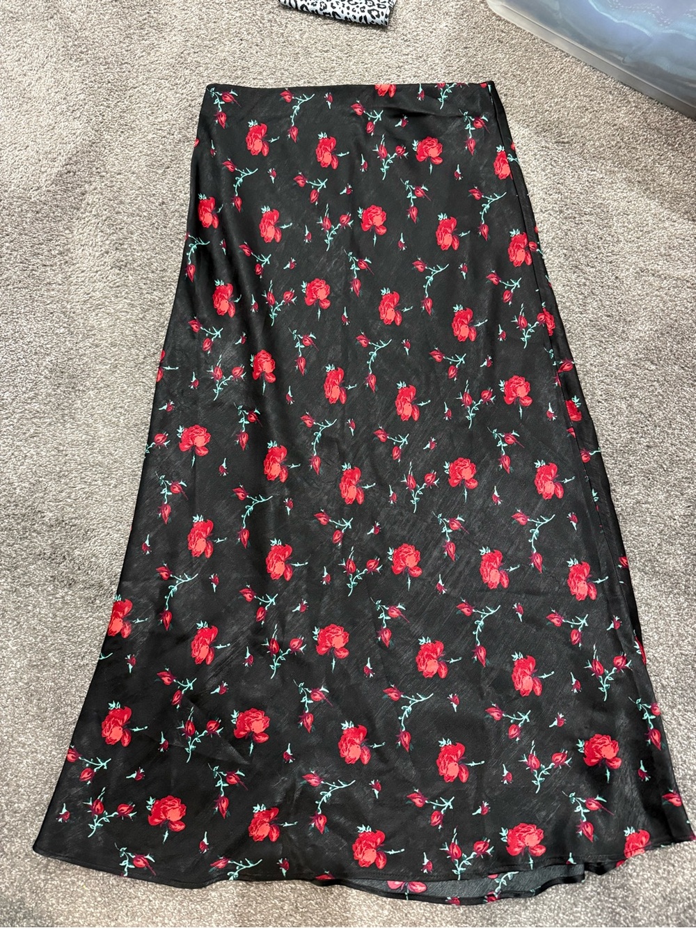 Francesca's Collections Black Midi Skirt with Red Rose Print